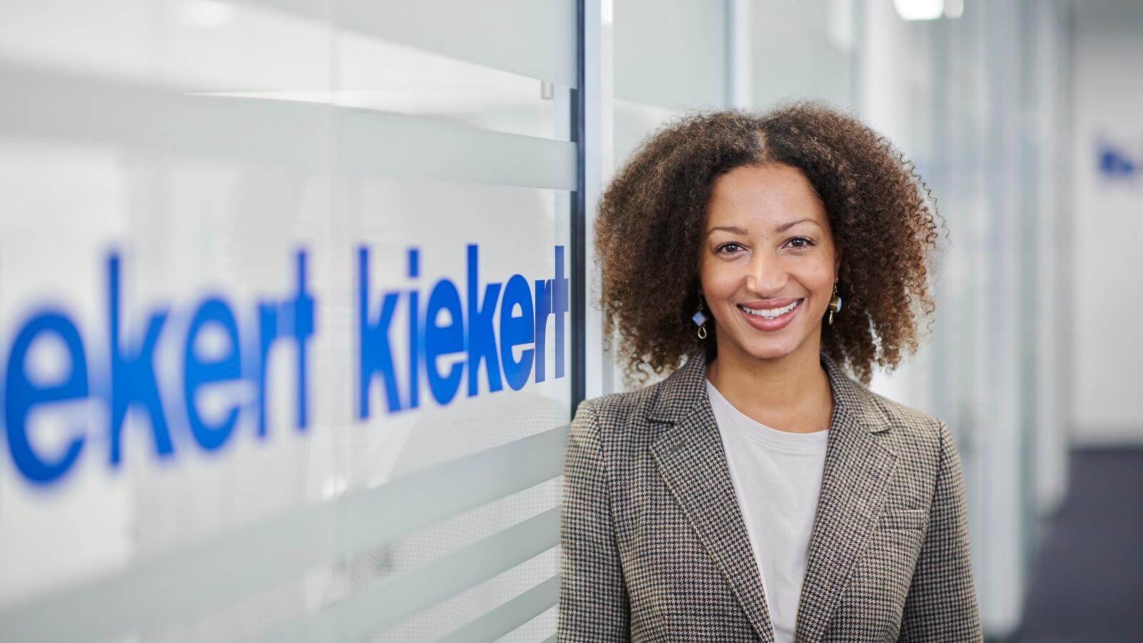 Senior Communication Expert